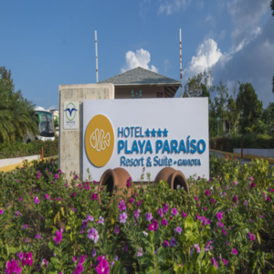 hotel-playa-paraiso-entrance